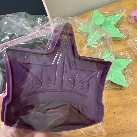 Jeffree star limited edition cookie cutter set in box crown star cookie press - Picture 4 of 9
